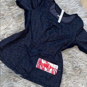 Lululemon power tee NWT